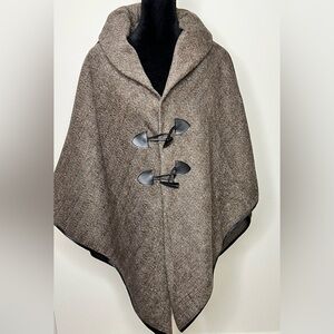 Vintage Brown Herringbone cape two toogle closure preppy academia One size EUC